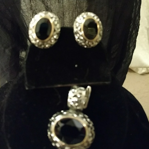 Pendant and earring set- black & bold - Picture 2 of 4